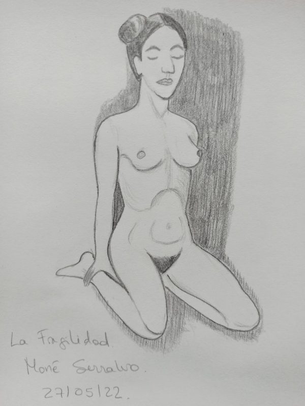 la fragilidad, mujer desnuda sentada sobre sus talones